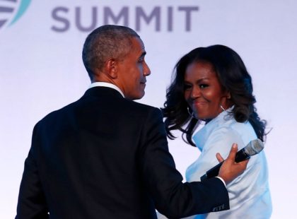 Former US president Barack Obama and his wife Michelle walk off the stage at the Obama Foundation Summit in Chicago, Illinois, October 31, 2017. / AFP PHOTO / Jim Young (Photo credit should read JIM YOUNG/AFP/Getty Images)