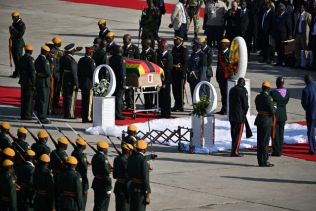 Mugabe body being flown to Zimbabwe, burial place undecided Mugabe body being flown to Zimbabwe, burial place undecided