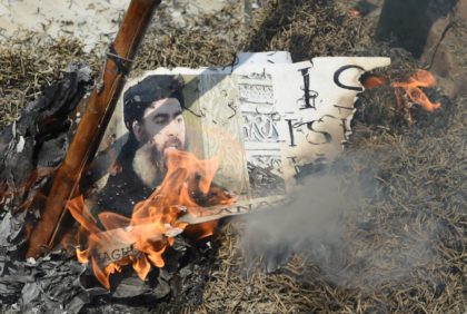 Indian Shiite Muslim demonstrators burn an effigy of the Islamic State group (ISIS) leader Abu Bakr al-Baghdadi during a protest in New Delhi on June 9, 2017. Indian Shiite Muslims are protesting against twin attacks by ISIS on Iran's parliament and the tomb of the republic's revolutionary founder. / AFP …