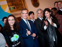 Jamie Margolin, Founder of Zero Hour, Eric Garcetti, mayor of Los Angeles and Anne Hidalgo, mayor of Paris attend a press conference at the Copenhagen City Hall in conjunction with the C40 Mayors Summit on October 9, 2019. (Photo by Liselotte Sabroe / Ritzau Scanpix / AFP) / Denmark OUT …