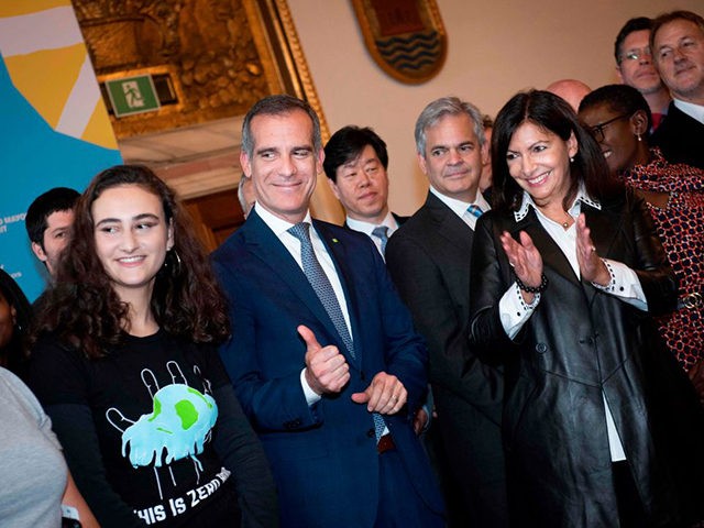 Jamie Margolin, Founder of Zero Hour, Eric Garcetti, mayor of Los Angeles and Anne Hidalgo, mayor of Paris attend a press conference at the Copenhagen City Hall in conjunction with the C40 Mayors Summit on October 9, 2019. (Photo by Liselotte Sabroe / Ritzau Scanpix / AFP) / Denmark OUT …