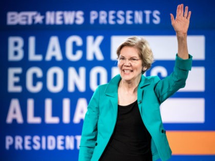 Democratic presidential candidate Sen. Elizabeth Warren (D-MA) waves to the audience durin