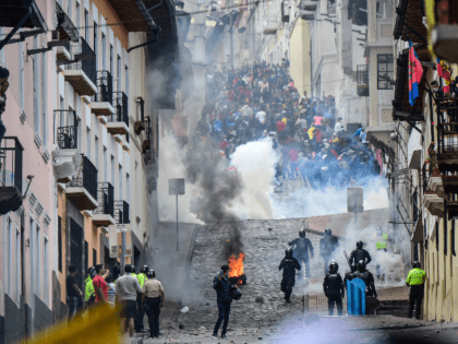 Riot police confront demonstrators during clashes in Quito as thousands march against Ecuadorean President Lenin Moreno's decision to slash fuel subsidies, on October 9, 2019. - Unions and other groups alongside thousands of farmers and indigenous people are expected in the streets of the capital Quito. Protests and clashes erupted …