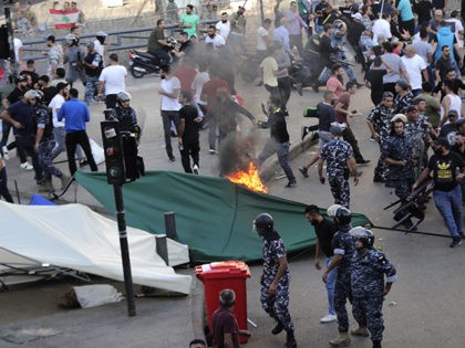 Lebanese security forces intervene to seperate between demonstrators counter-protesters in the capital Beirut's downtown district as the latter set fire to a tent during the 13th day of anti-government protests on October 29, 2019. - An unprecedented cross-sectarian movement has brought major cities across Lebanon to a standstill since October …