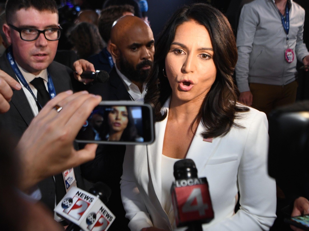 Tulsi Gabbard Rips Hillary Clinton: 'Queen of Warmongers' | Breitbart