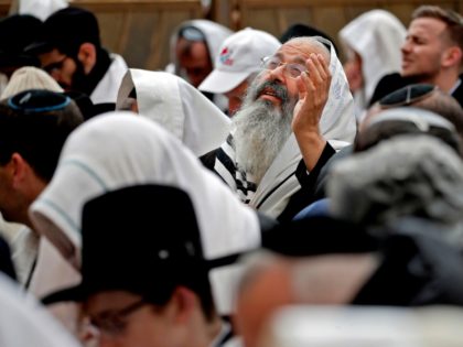 ewish priests wearing "Talit" prayer shawls take part in the Cohanim prayer (priest's blessing) during the Passover (Pesach) holiday at the Western Wall in the Old City of Jerusalem on April 22, 2019. - Thousands of Jews make the pilgrimage to Jerusalem during the eight-day Pesach holiday, which commemorates the …