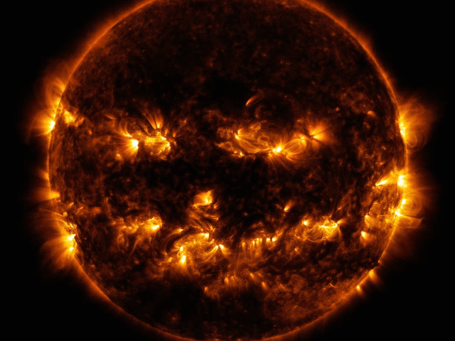 It's #SunDay! ☀️ Even our star celebrates the spooky season — in 2014, active region