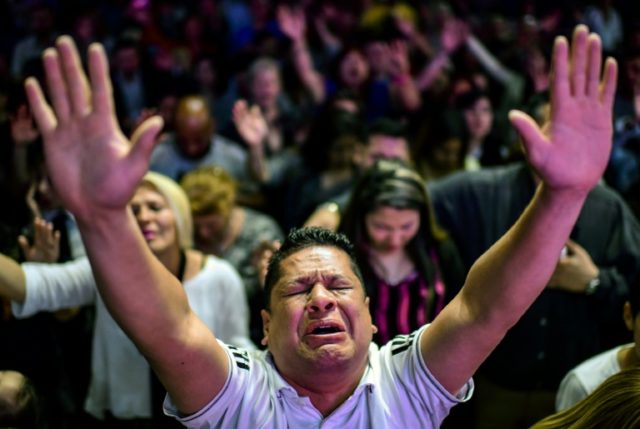 Evangelical churches gain ground in Pope's crisis-hit Argentina