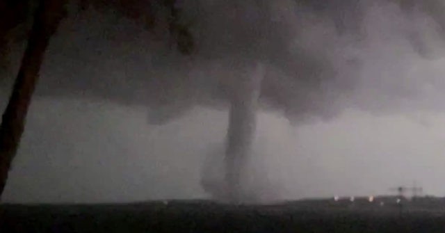 Severe storms sweep through Dallas, causing heavy damage - Breitbart