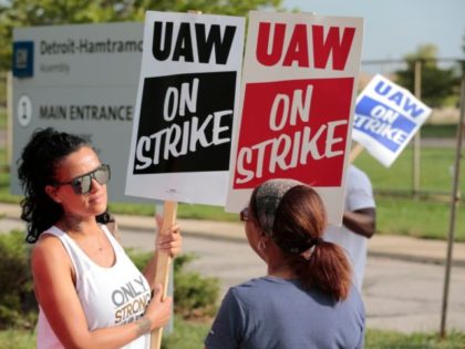 Coianne Abant, (L) a member of the United Auto Workers (UAW) Local 598 and supporters picket outside of General Motors Detroit-Hamtramck Assembly in Detroit, Michigan, as they strike on September 22, 2019. - The United Auto Workers union began a nationwide strike against General Motors on September 16, 2019 with …