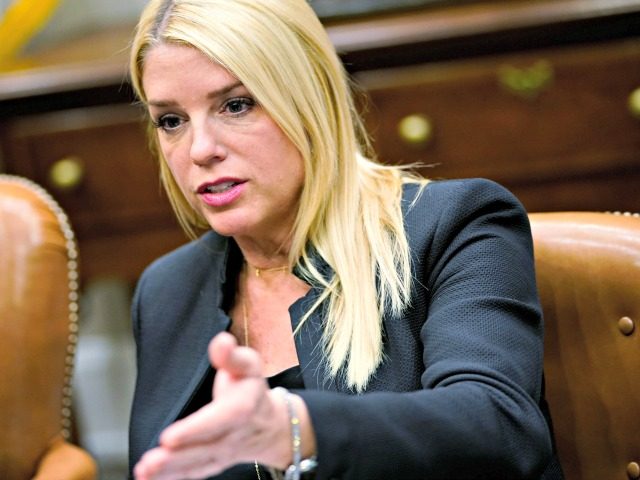 Florida Attorney General Pam Bondi speaks during a meeting with US President Donald Trump and state and local officials on school safety in the Roosevelt Room of the White House on February 22, 2018 in Washington, DC. / AFP PHOTO / MANDEL NGAN (Photo credit should read MANDEL NGAN/AFP via …