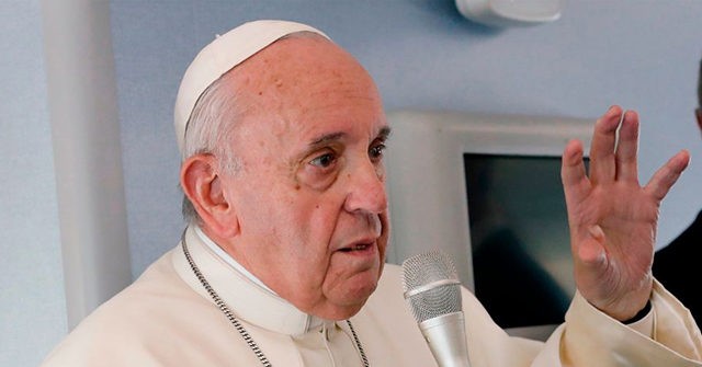Pope Francis Warns Journalists of ‘Groupthink,’ ‘Cognitive Pollution’
