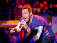 OFFENBACH, GERMANY - DECEMBER 08: Artist Chris Martin of Coldplay performs onstage during the Telekom Street Gigs at Capitol on December 8, 2015 in Offenbach, Germany. (Photo by Andreas Rentz/Getty Images)