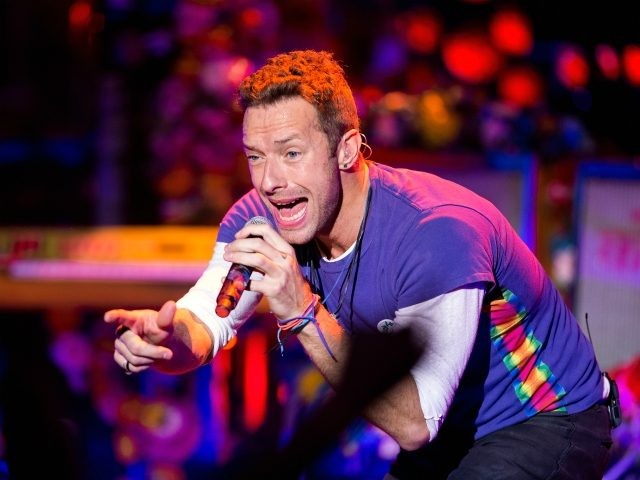 OFFENBACH, GERMANY - DECEMBER 08: Artist Chris Martin of Coldplay performs onstage during the Telekom Street Gigs at Capitol on December 8, 2015 in Offenbach, Germany. (Photo by Andreas Rentz/Getty Images)