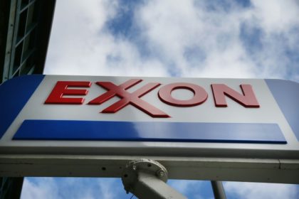 Earnings fall at Exxon, Chevron on lower oil prices