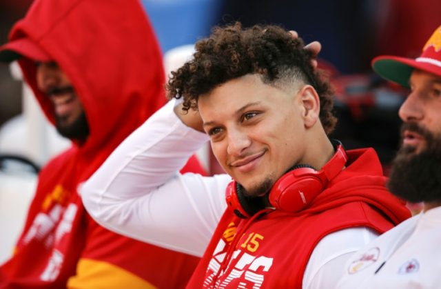 NFL MVP Mahomes to start for Chiefs after knee injury