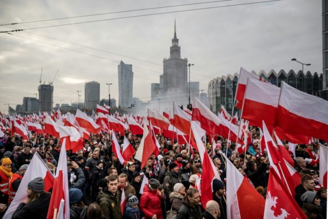 Tens of thousands join far-right Independence Day march in Poland