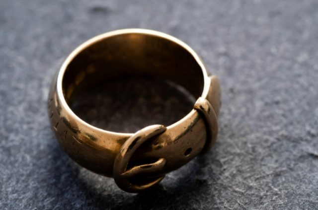 Oscar Wilde's stolen ring found by Dutch 'art detective'