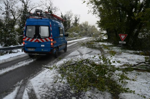 Heavy snow leaves one dead, 300,000 homes without power in France