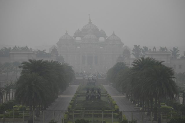 Delhi suffocates under toxic smog but millions go without masks