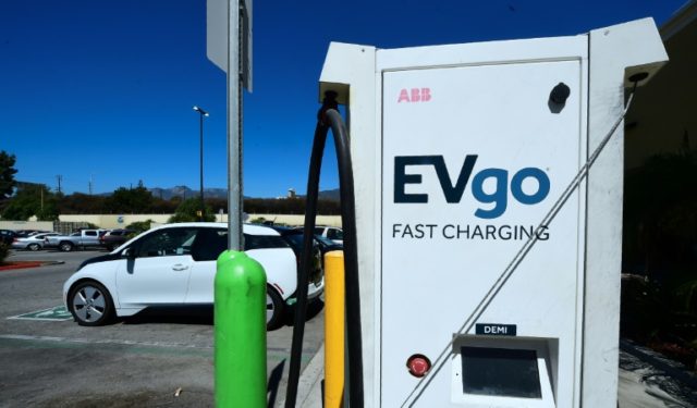 Electric cars a major challenge for supermarkets, gas stations