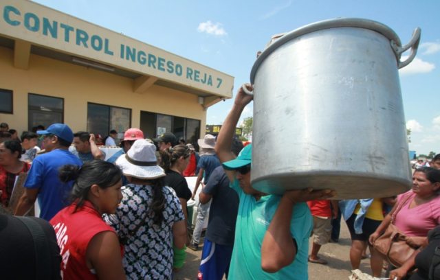 Food crunch: Bolivians fly aid to relatives in blockaded La Paz