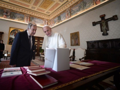 Pope Francis (R) and Secretary-General of the United Nations, Portugal's Antonio Guterres