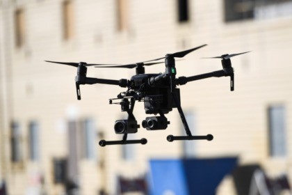 Drones are deployed during a demonstration at the Los Angeles Fire Department ahead of DJI's AirWorks conference in Los Angeles, California, on September 23, 2019. - Drones are proving to be a game changer for emergency responders who are increasingly using the technology to spot fires, detect toxic gas or …