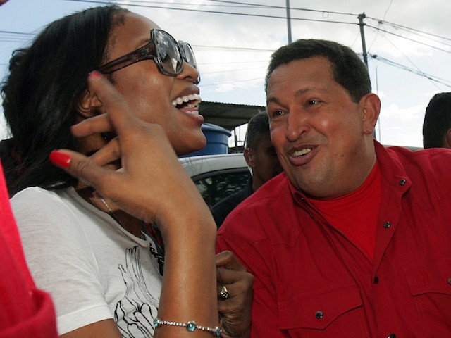 Venezuelan President Hugo Chavez (R) jokes with British top model Naomi Campbell during a visit to a populated neighbourhood in Caracas 31 October 2007. AFP PHOTO/Juan BARRETO (Photo credit should read JUAN BARRETO/AFP via Getty Images)