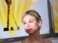 US actress Renee Zellweger arrives for the awardings of the Goldene Kamera 2011 (golden camera media prize) of the Axel Springer Verlag publishing house on February 5, 2010 in Berlin. AFP PHOTO / JOHANNES EISELE (Photo credit should read JOHANNES EISELE/AFP via Getty Images)