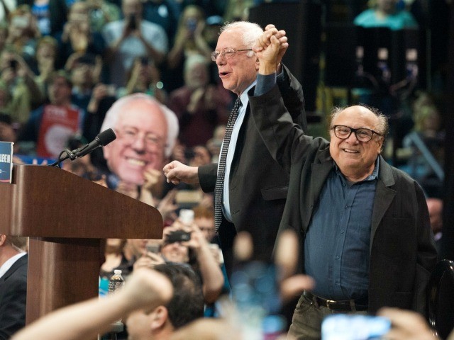 Actor Danny DeVito introduces Democratic Presidential candidate Bernie Sanders at a 'Future to Believe In' rally at Afton High School on March 13, 2016 in St. Louis, Missouri. / AFP / Michael B. Thomas (Photo credit should read MICHAEL B. THOMAS/AFP via Getty Images)