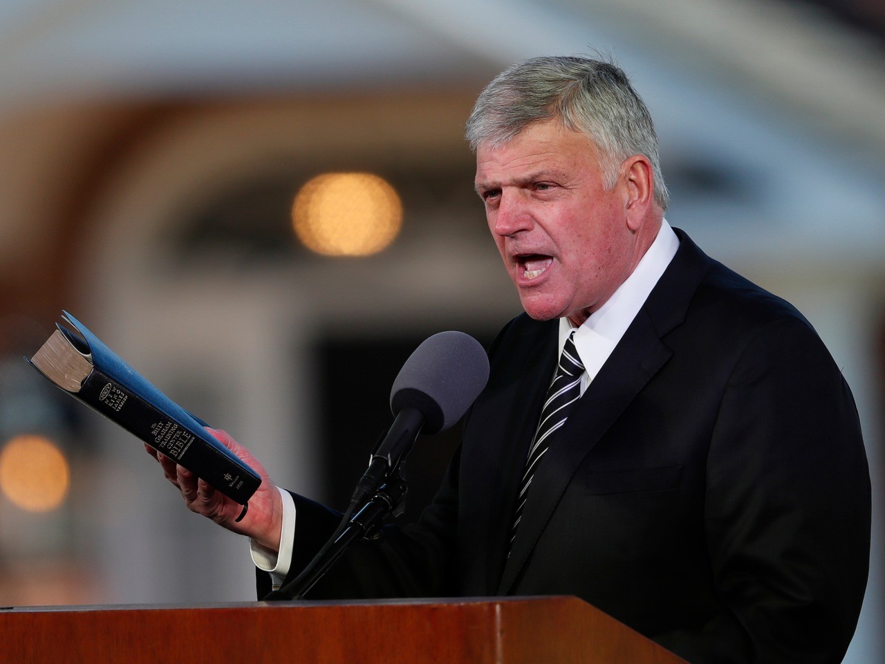 is franklin graham a pastor