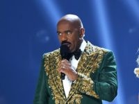 Watch: Steve Harvey Rolls His Eyes After Reading Climate Change Question at Miss Universe Pageant