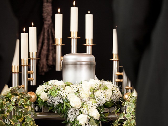 Religion, death and dolor - funeral and cemetery; urn funeral