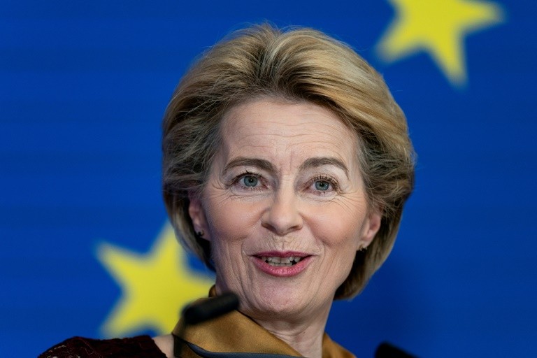 Von leyen. Баррель Евросоюз Урсула. Макрон и Урсула. Брюссельская Урсула. Ursula von der Leyen уьщешщт.