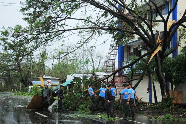 Typhoon Kammuri pounds Philippines, closes Manila airport