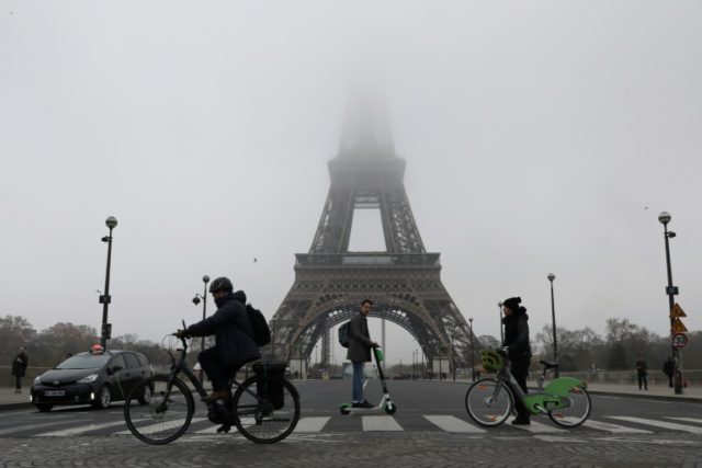 Parisians stoic in face of strike disruptions