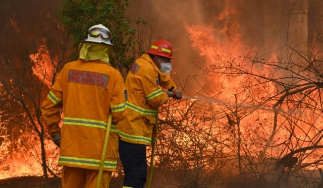 Australia braces for heatwave as more than 100 fires burn