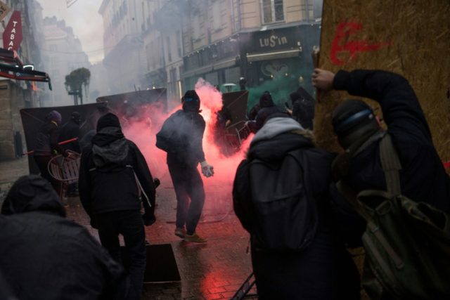 Unrelenting transport chaos as French strike bites