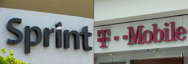 US lawmakers fault regulators on T-Mobile-Sprint tie-up