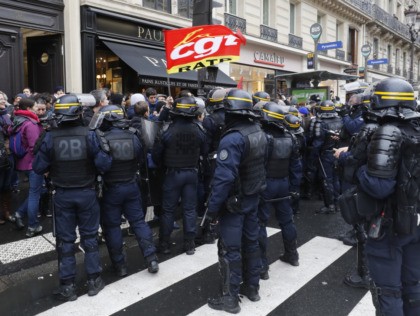 Riot police surround striking employees of Paris' RATP public transport operator during their action against French government's pensions overhaul, on January 2, 2020 in Paris. (Photo by FRANCOIS GUILLOT / AFP) (Photo by FRANCOIS GUILLOT/AFP via Getty Images)