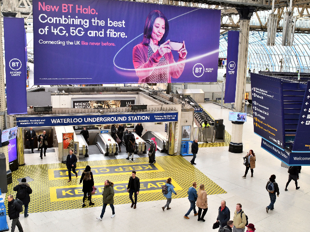 A billboard advertising 4G, 5G and fibre mobile telecommunication is displayed at Waterloo Underground Station in London on January 28, 2020. - Prime Minister Boris Johnson is expected to announce a strategic decision on Jnauary 28, 2020 on the participation of the controversial Chinese company Huawei in the UK's 5G …