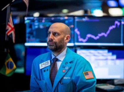 Traders work after the opening bell at the New York Stock Exchange (NYSE) on January 29, 2020 in New York City. - European and US stock markets recovered further Wednesday, as positive Apple earnings and US data offset concerns over the spreading coronavirus that has caused airlines to suspended flights …
