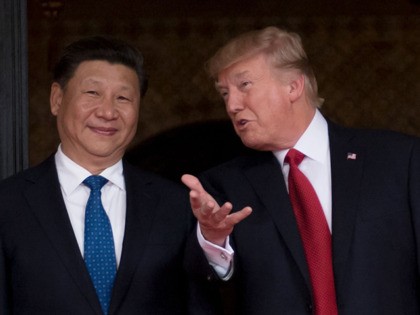 US President Donald Trump (R) welcomes Chinese President Xi Jinping (L) to the Mar-a-Lago estate in West Palm Beach, Florida, on April 6, 2017. / AFP PHOTO / JIM WATSON (Photo credit should read JIM WATSON/AFP via Getty Images)
