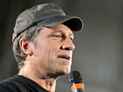 BEDFORD HEIGHTS, OH - SEPTEMBER 26: Television personality Mike Rowe speaks during a round
