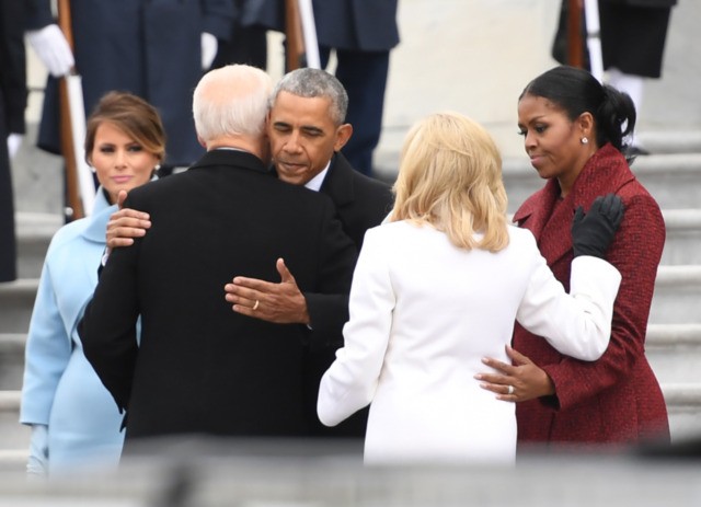 Former President Barack Obama(C)and Michelle Obama(R)say goodbye to forer Vice President Joe Biden(2nd-L) and his wife Jill(2nd-R) before departing the US Capitol after inauguration ceremonies at the US Capitol in Washington, DC, on January 20, 2017. / AFP / JIM WATSON (Photo credit should read JIM WATSON/AFP via Getty Images)