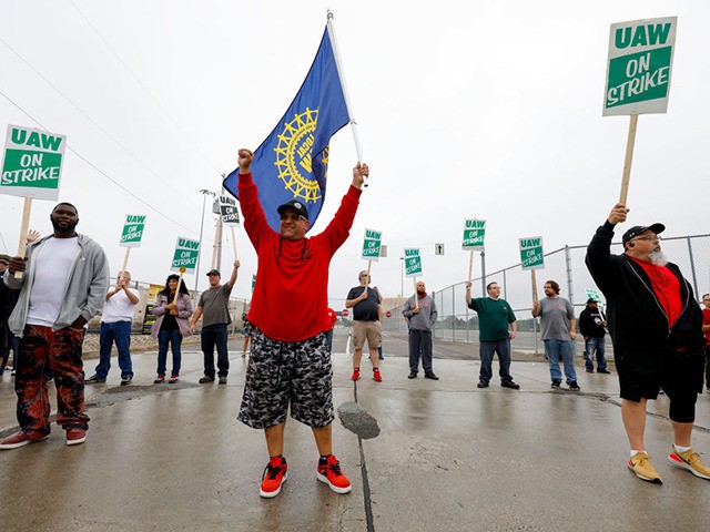 FLINT, MI - SEPTEMBER 16: United Auto Workers (UAW) members picket at a gate at the Genera