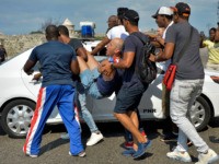 TOPSHOT - Cuban police arrest demonstrators taking part in the LGTBI march in Havana, on May 11, 2019. - More than a hundred people participate in a demonstration for the LGTBI rights in Havana on Saturday. (Photo by YAMIL LAGE / AFP) (Photo credit should read YAMIL LAGE/AFP via Getty …