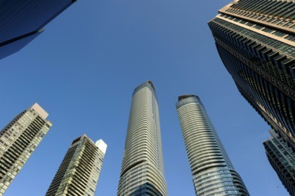 Canadian CEOs make 200 times more than average worker: study