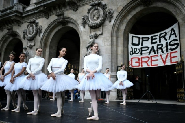 Ballet dancers down tutus in longest strike ever at Paris Opera